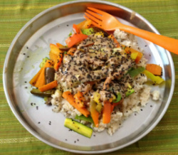 Veggies & brown rice in peanut sauce